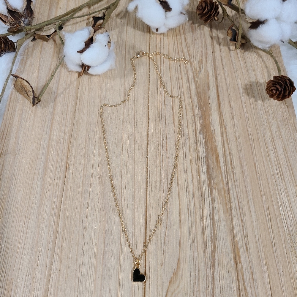 🖤🖤BACK IN STOCK🖤🖤Black Hanging Heart Necklace on a GOLD Necklace 🖤🖤 - Picture 6 of 11